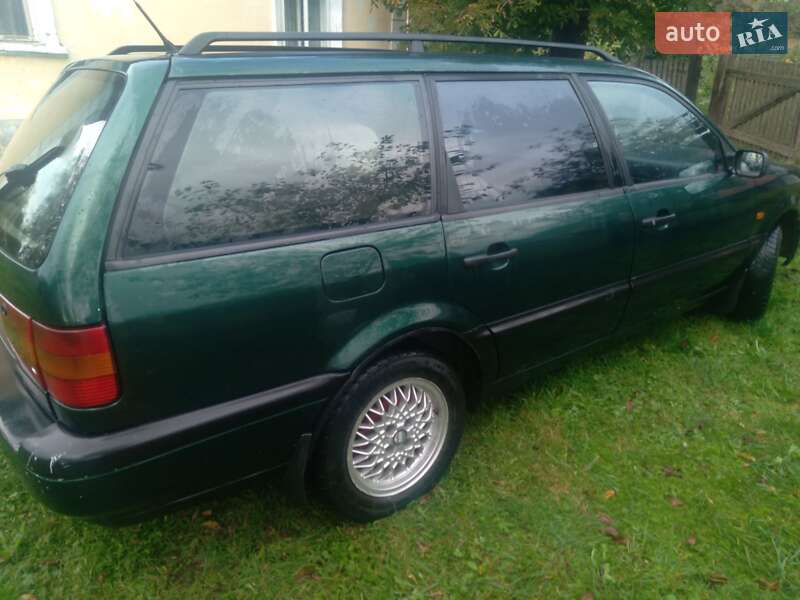 Универсал Volkswagen Passat 1995 в Старом Самборе