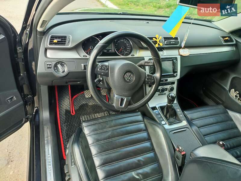 Універсал Volkswagen Passat 2012 в Збаражі