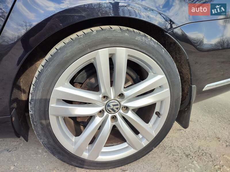 Універсал Volkswagen Passat 2012 в Збаражі