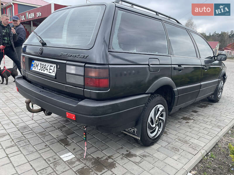 Универсал Volkswagen Passat 1990 в Олевске