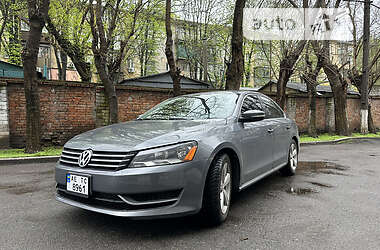 Седан Volkswagen Passat 2012 в Днепре