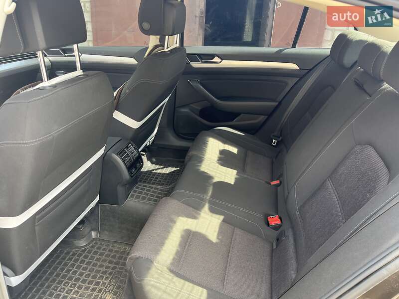 Седан Volkswagen Passat 2017 в Житомире