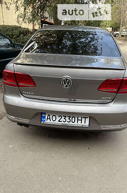 Седан Volkswagen Passat 2014 в Ужгороді