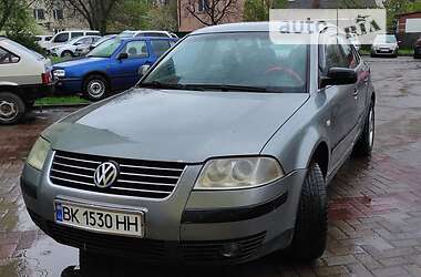 Седан Volkswagen Passat 2002 в Ровно