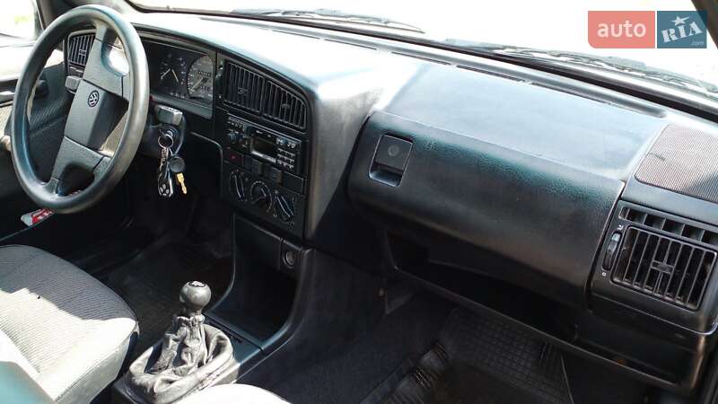 Универсал Volkswagen Passat 1990 в Киеве