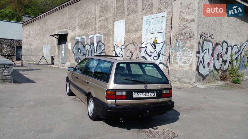 Универсал Volkswagen Passat 1990 в Киеве