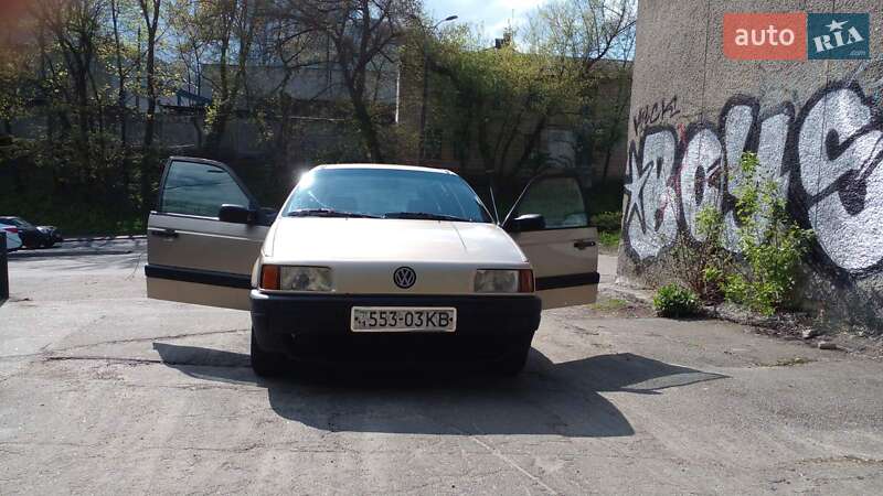 Универсал Volkswagen Passat 1990 в Киеве