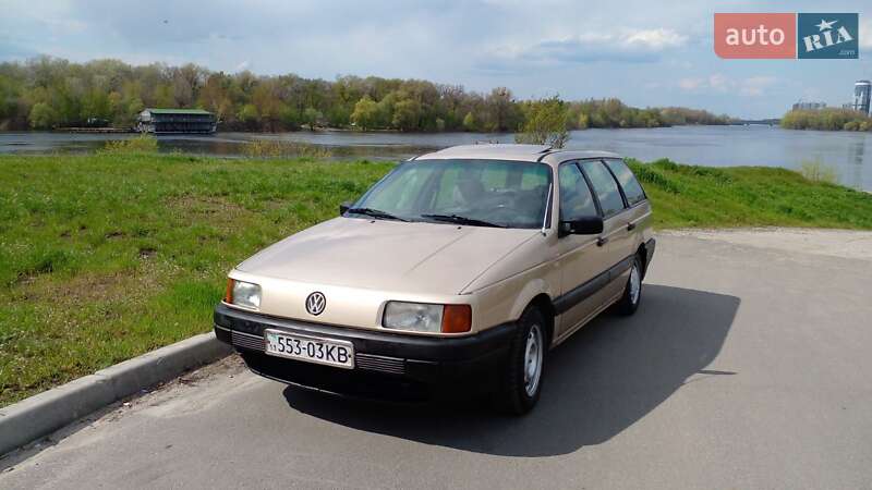Универсал Volkswagen Passat 1990 в Киеве