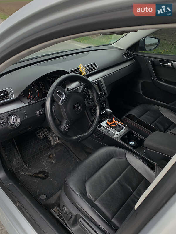 Универсал Volkswagen Passat 2011 в Хмельницком