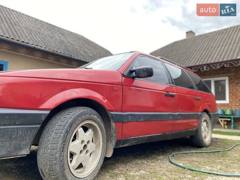 Универсал Volkswagen Passat 1988 в Борщеве