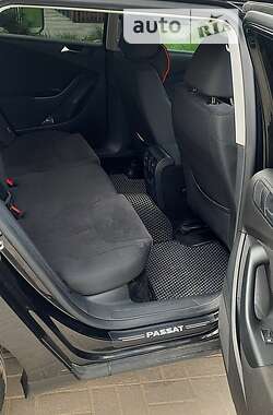 Універсал Volkswagen Passat 2010 в 