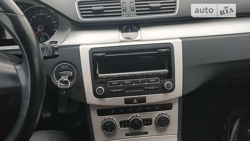 Универсал Volkswagen Passat 2011 в Овруче