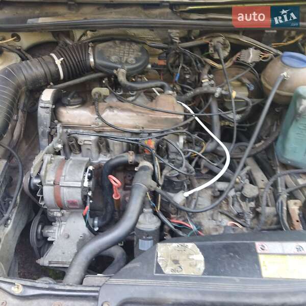 Седан Volkswagen Passat 1990 в Ужгороді