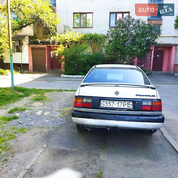 Седан Volkswagen Passat 1990 в Ужгороді
