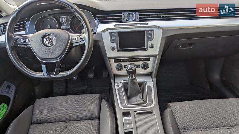 Універсал Volkswagen Passat 2016 в Житомирі