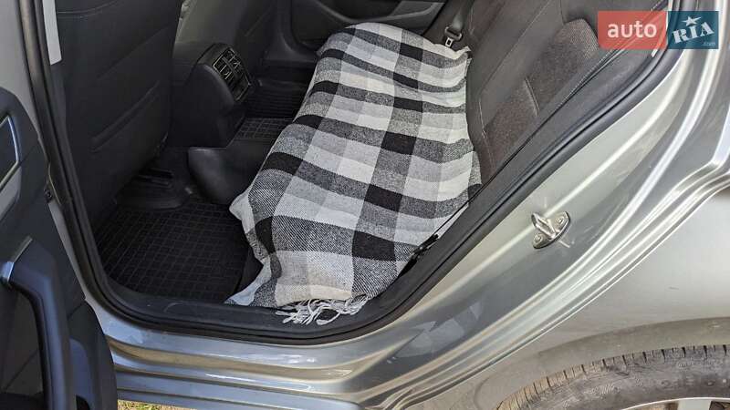 Універсал Volkswagen Passat 2016 в Житомирі