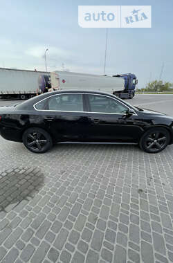 Седан Volkswagen Passat 2012 в Ровно