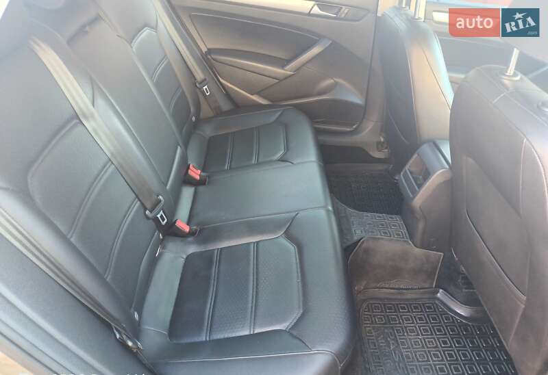 Седан Volkswagen Passat 2015 в Луцке