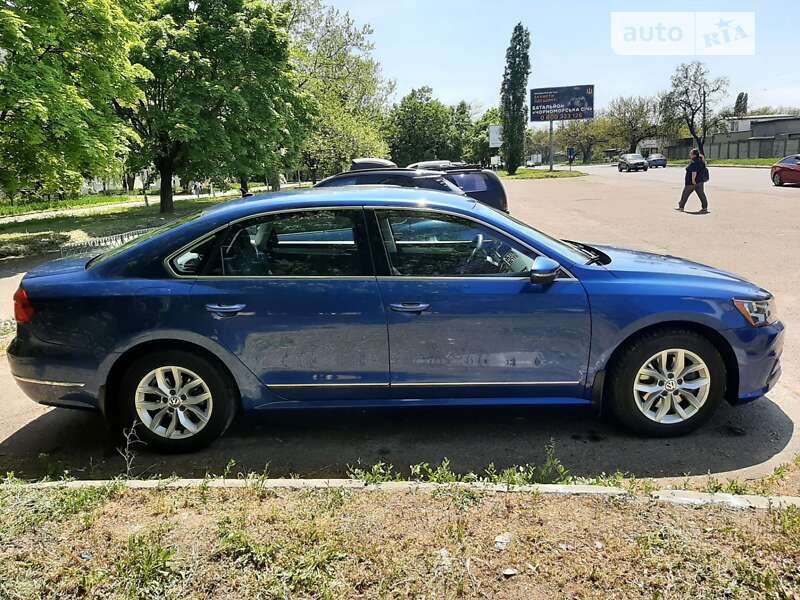 Седан Volkswagen Passat 2016 в Одессе
