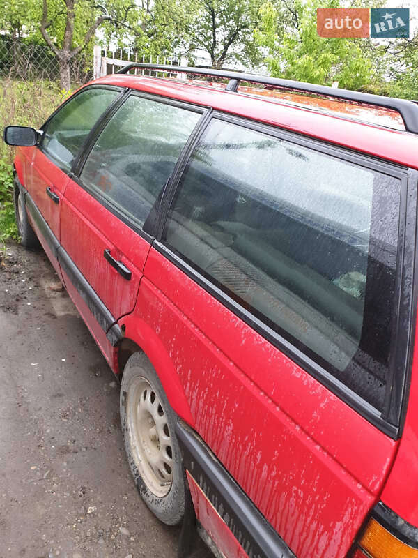 Універсал Volkswagen Passat 1993 в Чернівцях