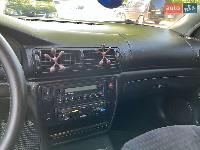 Седан Volkswagen Passat 2003 в Днепре