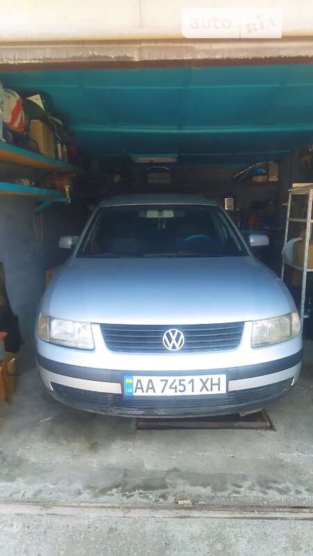 Универсал Volkswagen Passat 2000 в Киеве