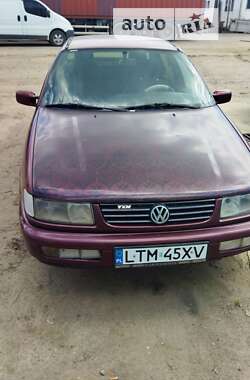 Седан Volkswagen Passat 1994 в Татарбунарах
