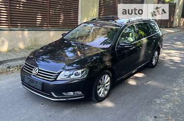 Универсал Volkswagen Passat 2011 в 
