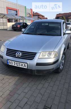 Седан Volkswagen Passat 2001 в Иршаве