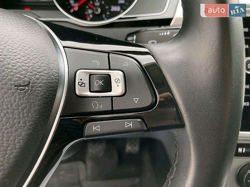 Универсал Volkswagen Passat 2017 в Бориславе
