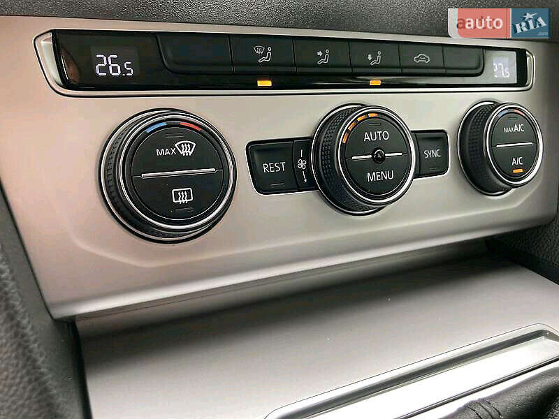 Универсал Volkswagen Passat 2017 в Бориславе
