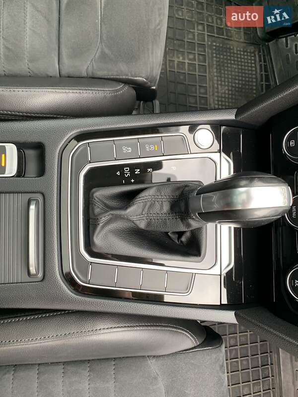 Універсал Volkswagen Passat 2015 в Львові