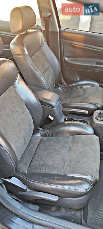 Седан Volkswagen Passat 2005 в Киеве