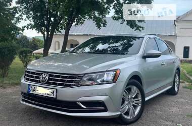 Седан Volkswagen Passat 2016 в Киеве