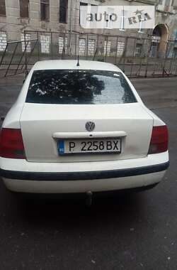 Седан Volkswagen Passat 1998 в Одесі