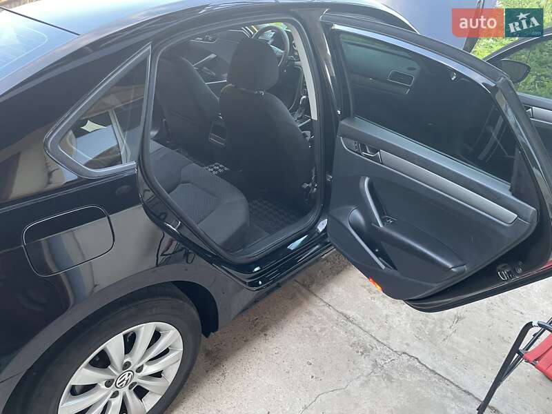 Седан Volkswagen Passat 2011 в Києві