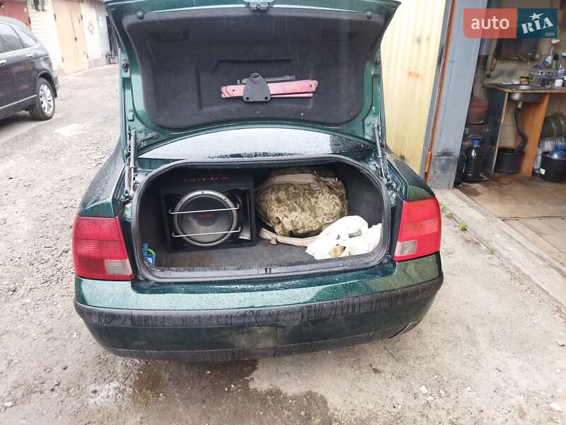 Седан Volkswagen Passat 1999 в Києві