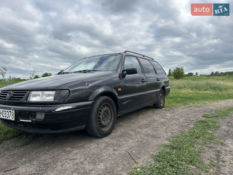 Универсал Volkswagen Passat 1996 в Покровске