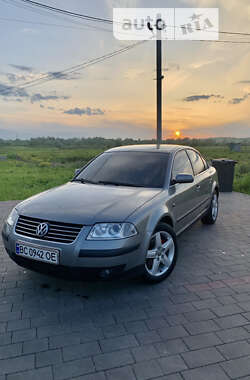 Седан Volkswagen Passat 2003 в Новояворовске