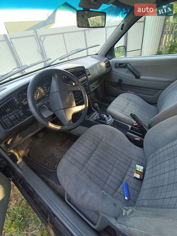 Седан Volkswagen Passat 1992 в Барышевке