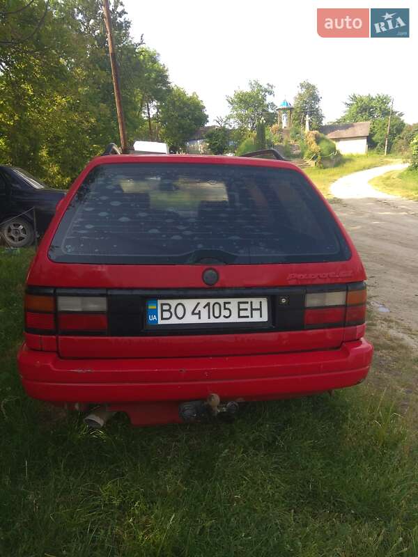 Универсал Volkswagen Passat 1989 в Борщеве