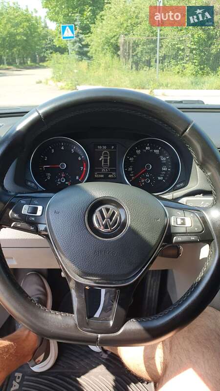 Седан Volkswagen Passat 2015 в Киеве