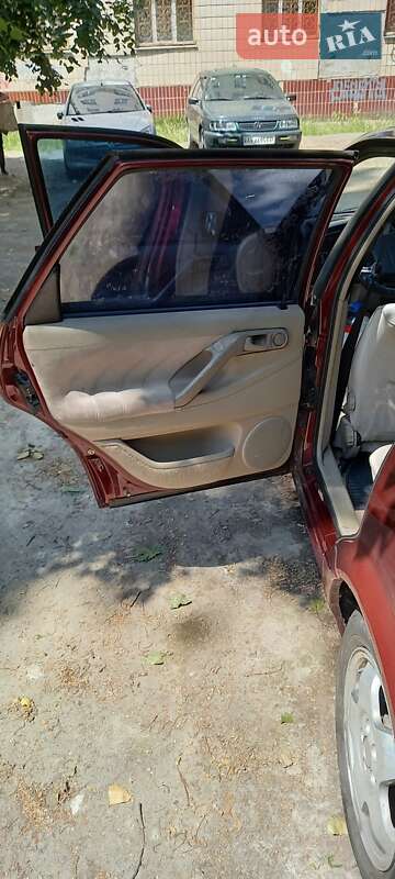 Седан Volkswagen Passat 1996 в Киеве