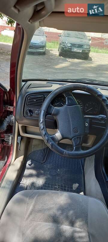 Седан Volkswagen Passat 1996 в Киеве