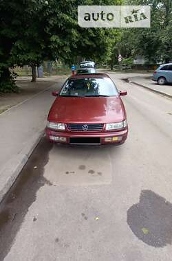 Седан Volkswagen Passat 1996 в Києві
