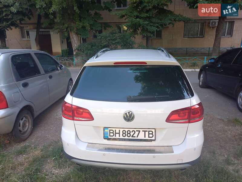 Універсал Volkswagen Passat 2013 в Одесі
