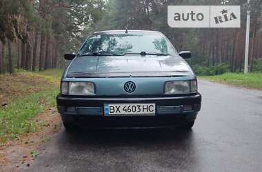 Седан Volkswagen Passat 1989 в Славуте