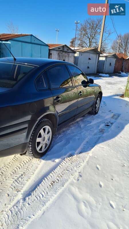 Седан Volkswagen Passat 1999 в Мукачевому
