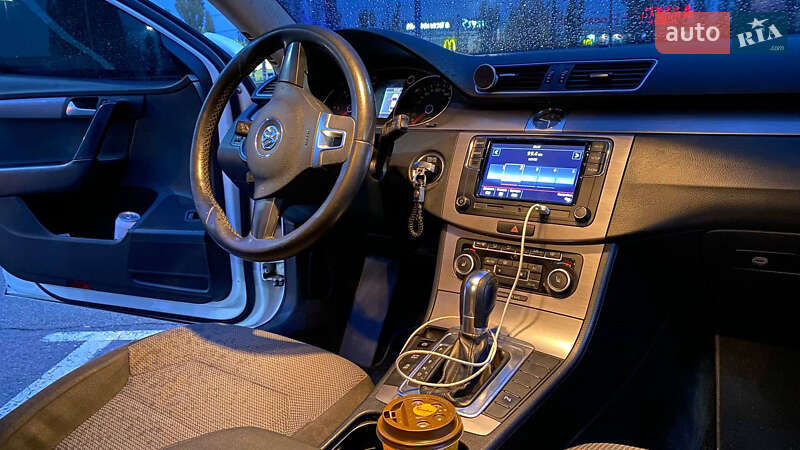 Седан Volkswagen Passat 2011 в Херсоні