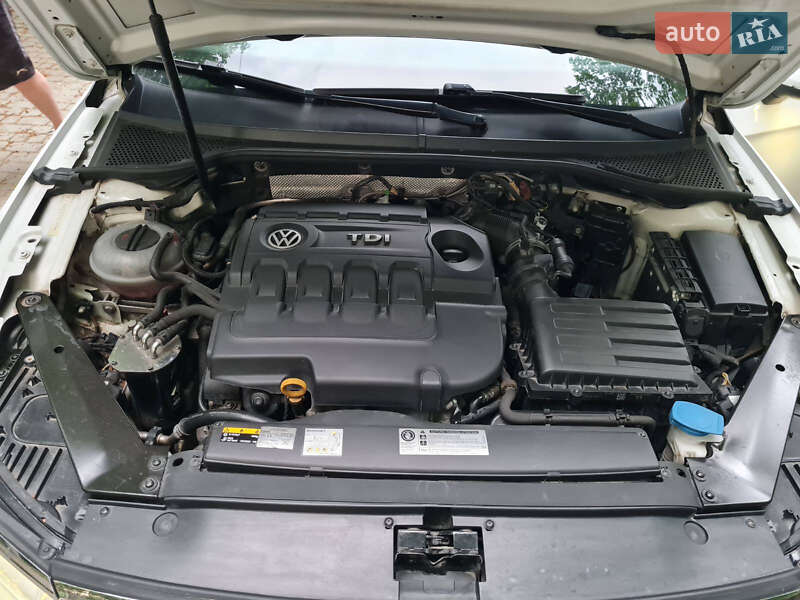 Седан Volkswagen Passat 2016 в Львове